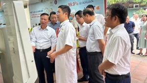 Hội đồng thẩm định tiến hành kiểm tra, khảo sát cơ sở hạ tầng trang thiết bị để triển khai bệnh án điện tử.