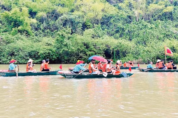 Tỉnh Ninh Bình hạn chế sử dụng động cơ trong hoạt động du lịch nhằm giảm phát thải.