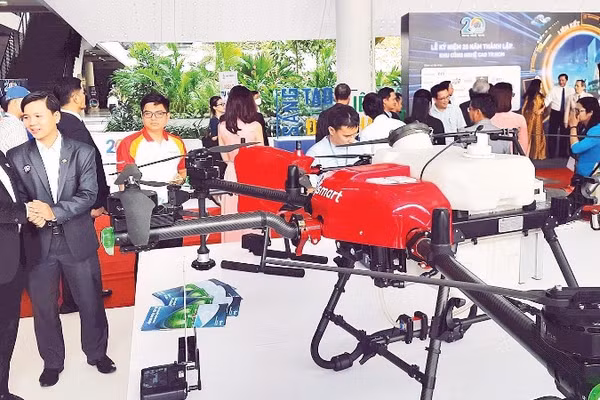 Các công ty khoa học và công nghệ trưng bày sản phẩm tại Khu công nghệ cao Thành phố Hồ Chí Minh.
