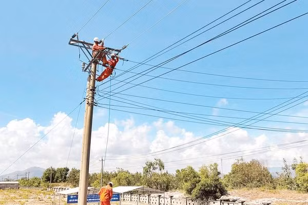 Công ty Điện lực Đắk Lắk diễn tập phương án phòng, chống thiên tai năm 2026 (Ảnh NGUYỄN NGỌC)