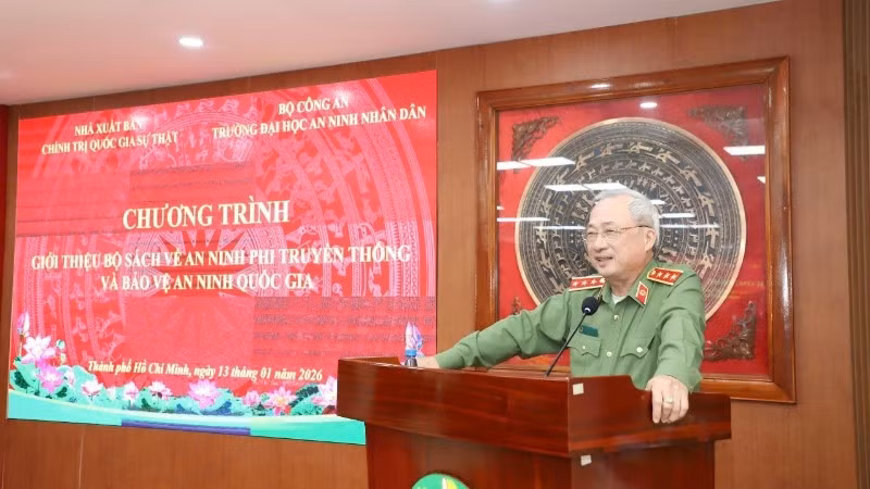 Giáo sư, Tiến sĩ, Thượng tướng Nguyễn Văn Thành phát biểu chia sẻ tại Chương trình.