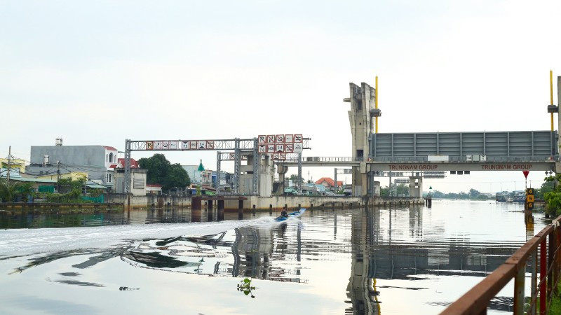 Dự án ngăn triều 10.000 tỷ đồng đã ngừng thi công từ năm 2020 tới nay. 