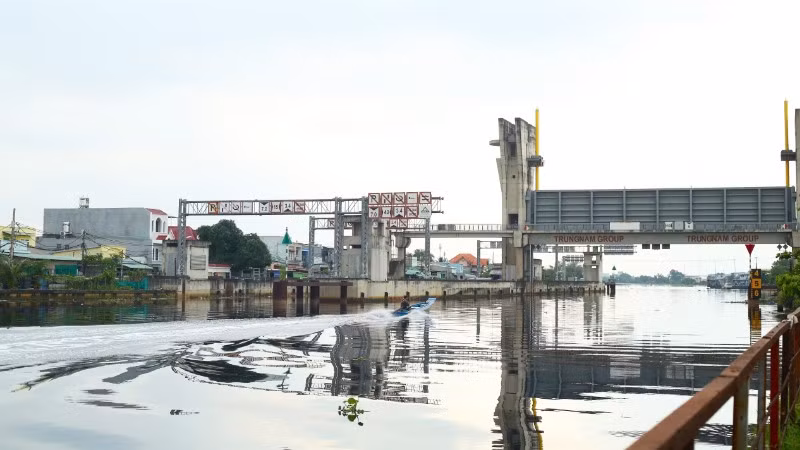 Dự án ngăn triều 10.000 tỷ đồng đã ngừng thi công từ năm 2020 tới nay. 