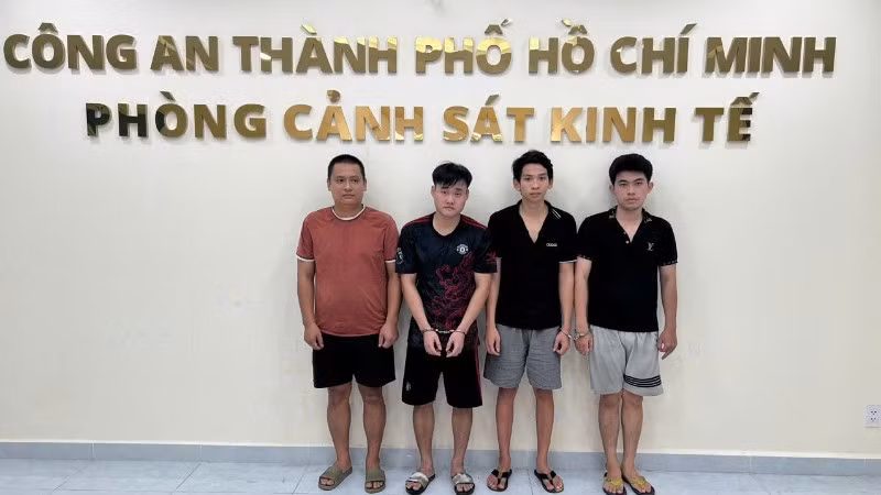 Các đối tượng tại cơ quan chức năng. (Ảnh: Công an cung cấp)