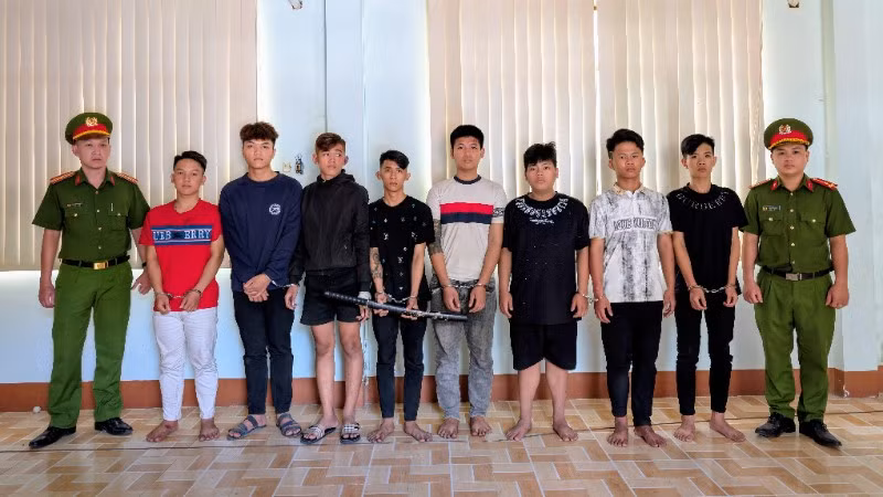 Các đối tượng tại cơ quan chức năng. (Ảnh: Công an cung cấp)