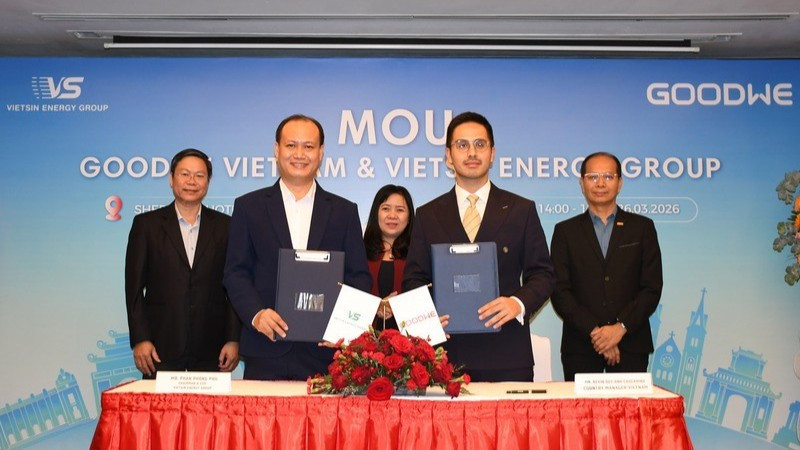 Đại diện Vietsin Energy Group và GoodWe Việt Nam ký kết hợp tác chiến lược về năng lượng tái tạo.