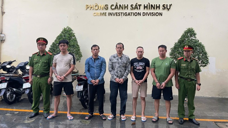 Các đối tượng tại cơ quan chức năng. (Ảnh: Công an cung cấp)