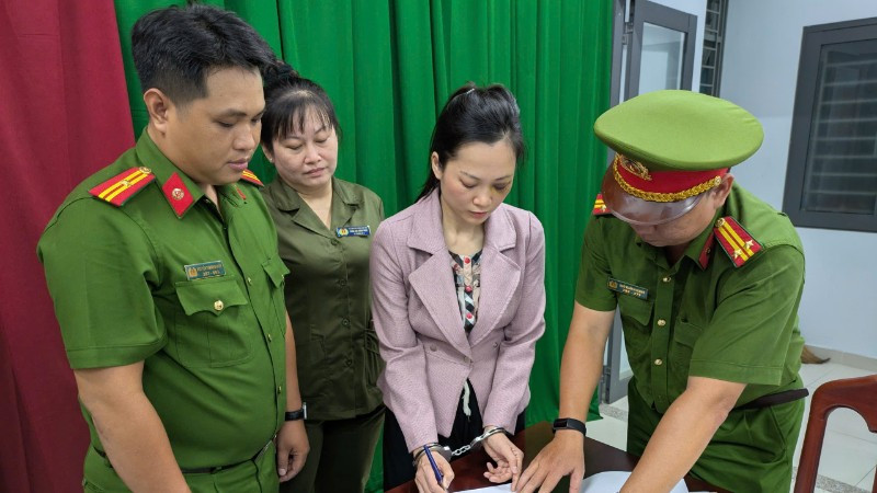 Bà Nguyễn Thị Tuyết Chinh tại cơ quan Công an. (Ảnh: Công an cung cấp)