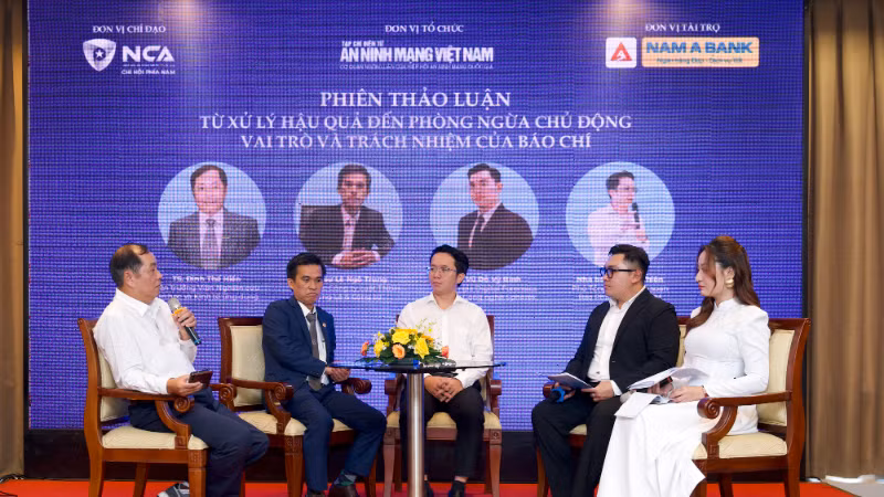 Các diễn giả, chuyên gia trao đổi tại hội thảo. 