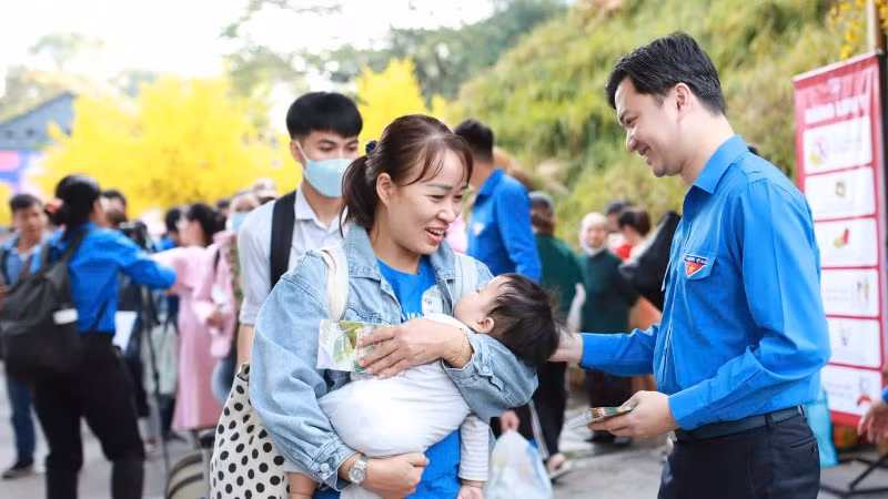 Người lao động về quê đón Tết dịp Tết Ất Tỵ 2025.