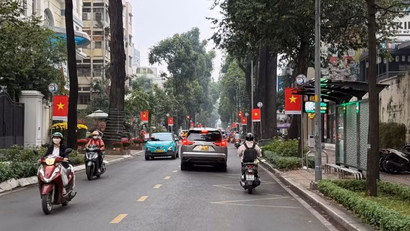 Đường cờ Tổ quốc tại phường Xuân Hòa. 