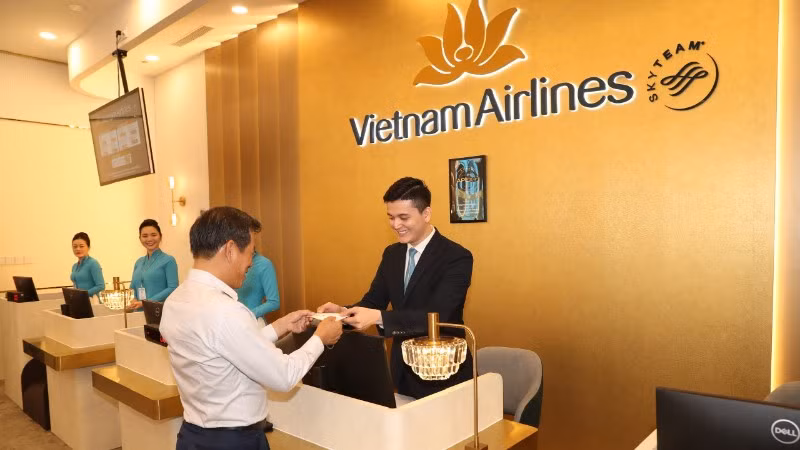 Khách hàng trải nghiệm dịch vụ Check-in Lounge tại nhà ga T3, sân bay quốc tế Tân Sơn Nhất.