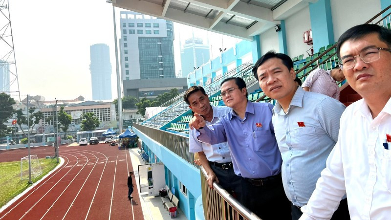 Ban Văn hóa-Xã hội, Hội đồng nhân dân Thành phố Hồ Chí Minh khảo sát tại sân vận động Hoa Lư.