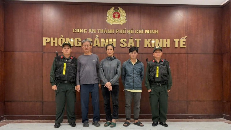 Các đối tượng tại cơ quan chức năng. (Ảnh: Công an cung cấp)