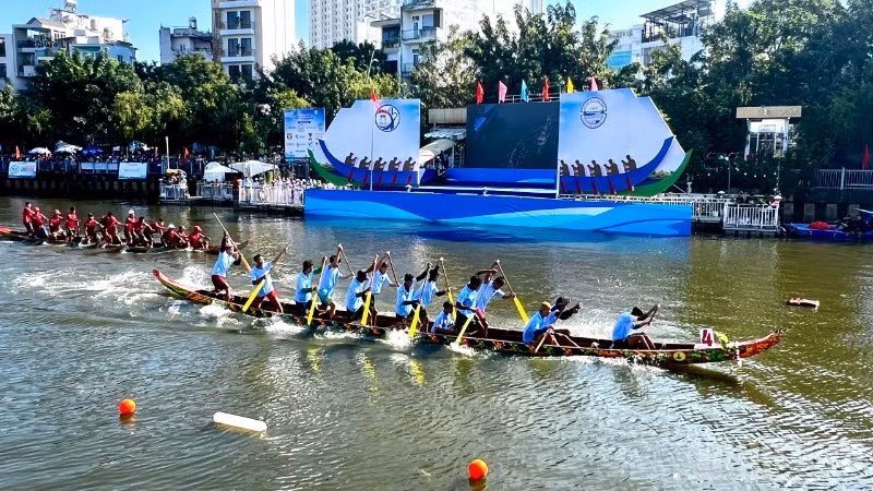 Các đội tranh tài hấp dẫn tại giải đấu.