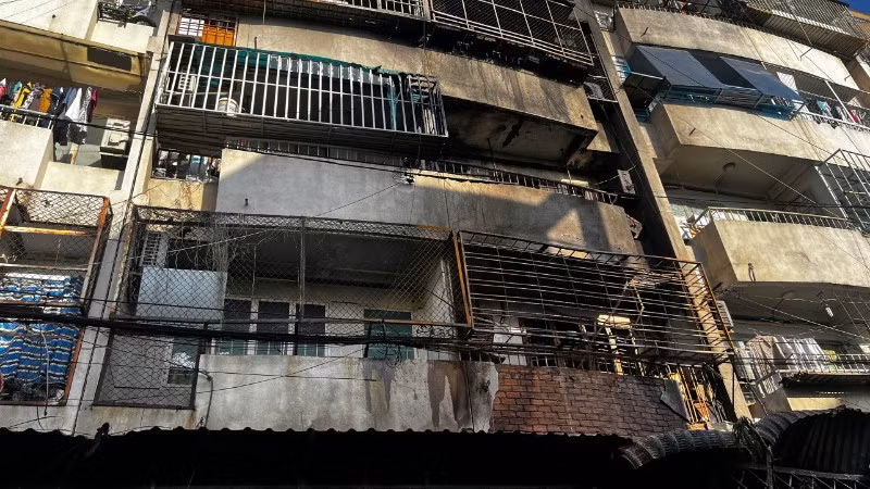 Hiện trường vụ cháy cư xá Độc Lập tối 6/7 tại phường Phú Thọ Hòa, Thành phố Hồ Chí Minh. (Ảnh: NHẬT THÀNH)