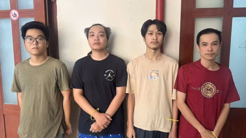 Các đối tượng trong đường dây mua bán, vận chuyển ma túy trái phép. (Ảnh: Công an cung cấp)