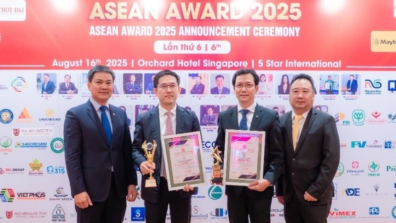 Ban Lãnh đạo C.P. Việt Nam tại buổi lễ trao giải.