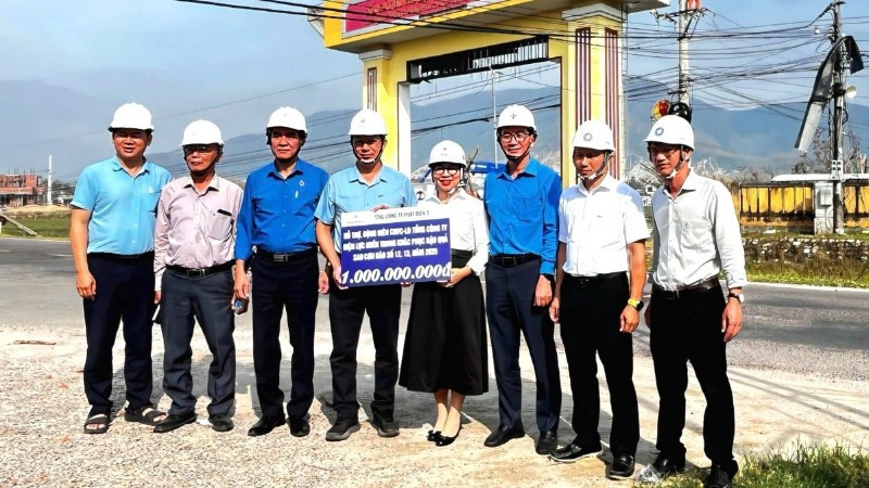 Đại diện EVNGENCO3 đến thăm động viên cán bộ, công nhân viên, người lao động tại công trường tỉnh Gia Lai.