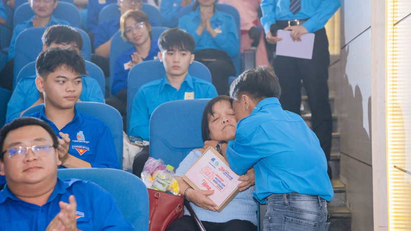 Tình mẫu tử luôn là điều thiêng liêng, quý giá với mỗi gia đình. 