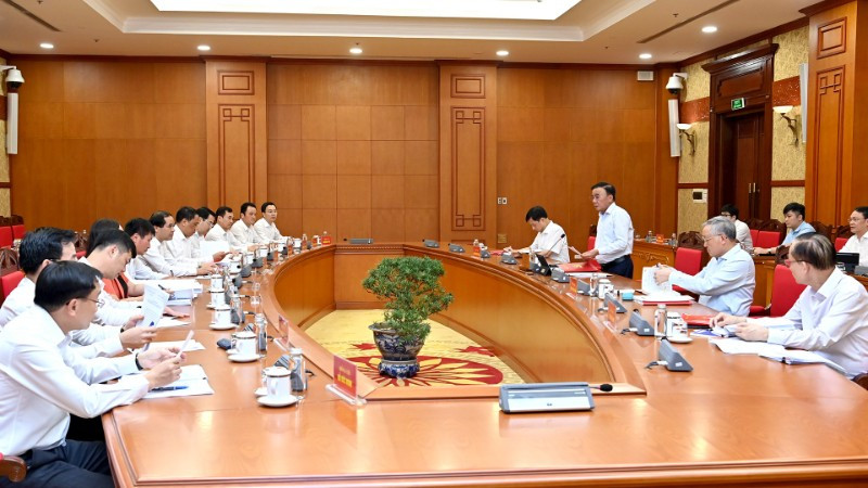 Tổ công tác của Bộ Chính trị làm việc với Ban Thường vụ Tỉnh ủy Lào Cai. (Ảnh: THỦY NGUYÊN)