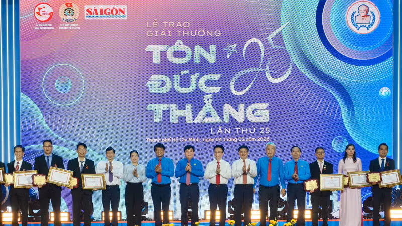 Vinh danh các kỹ sư, công nhân đạt Giải thưởng Tôn Đức Thắng lần thứ 25. (Ảnh: HOÀNG HÙNG)