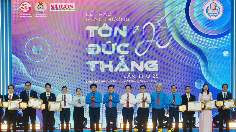 Vinh danh các kỹ sư, công nhân đạt Giải thưởng Tôn Đức Thắng lần thứ 25. (Ảnh: HOÀNG HÙNG)