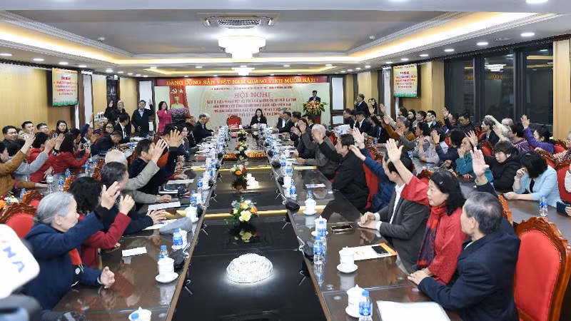 Cử tri Tổ dân phố số 6, phường Ba Đình nhất trí giới thiệu người ứng cử đại biểu Quốc hội khóa XVI. (Ảnh: DUY LINH)