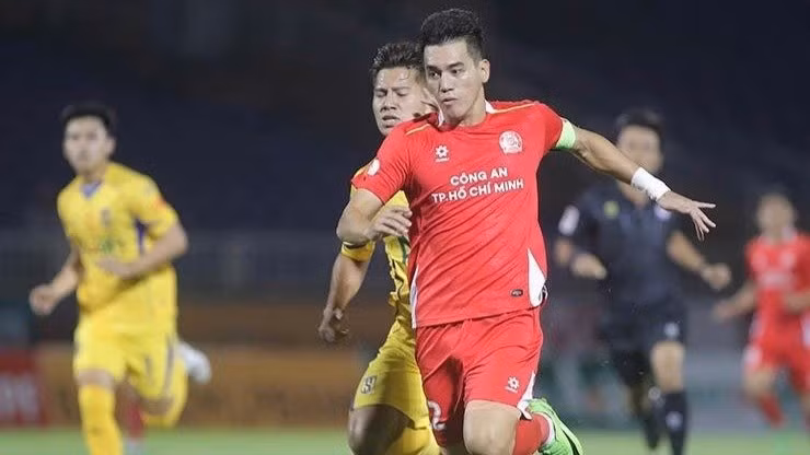 Tiến Linh ghi một bàn thắng giúp Công an TP Hồ Chí Minh "ngược dòng" thắng Sông Lam Nghệ An 3-2 (Ảnh:tcdulichtphcm).