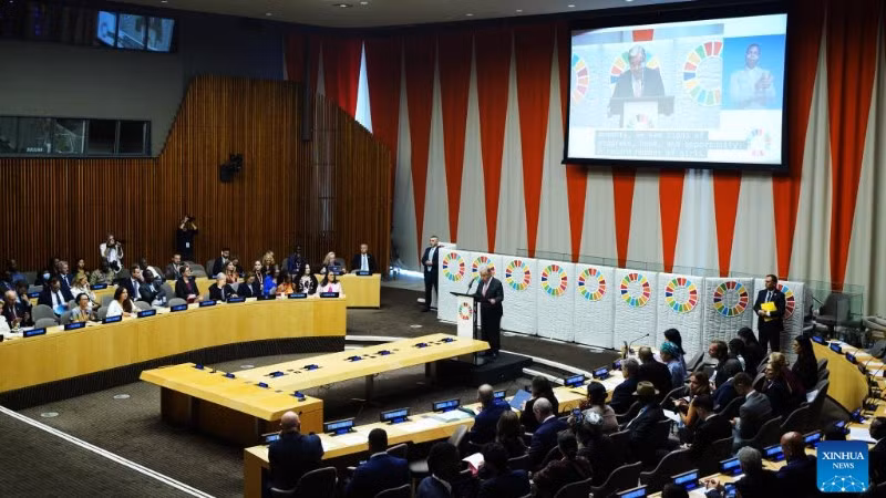 Tổng thư ký Liên hợp quốc Antonio Guterres phát biểu tại sự kiện Khoảnh khắc Mục tiêu phát triển bền vững (SDG) được tổ chức tại trụ sở Liên hợp quốc ở New York (Mỹ), ngày 22/9/2025. (Ảnh: Xinhua)