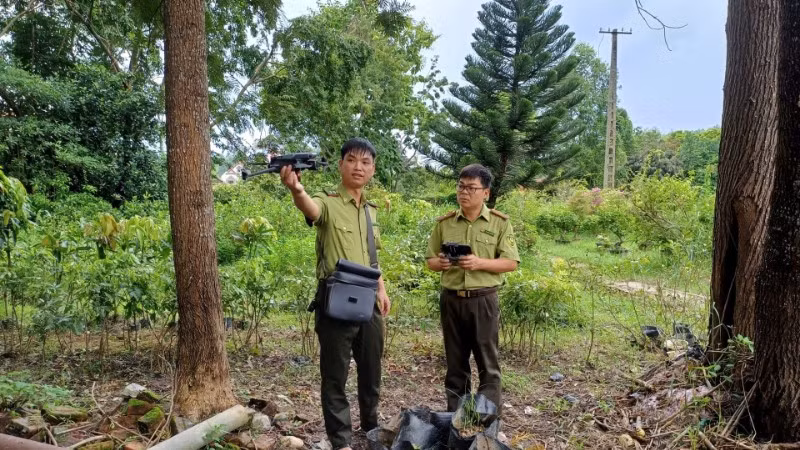 Lực lượng kiểm lâm tỉnh Cao Bằng phát huy tốt hiệu quả của thiết bị bay không người lái trong quản lý và bảo vệ rừng. (Ảnh: MINH TUẤN)