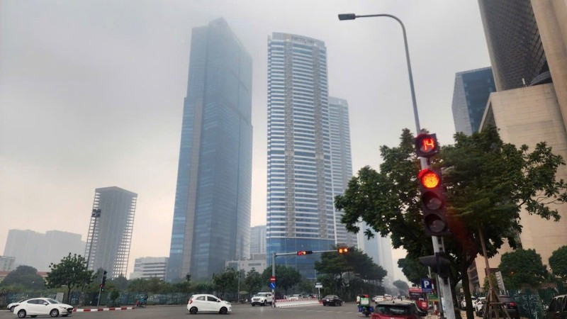 “Màn sương” bụi mịn độc hại bao phủ Hà Nội những ngày qua. (Ảnh MAI MAI)