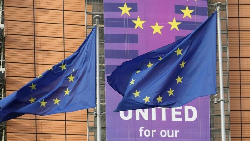 Cờ của Liên minh châu Âu tung bay bên ngoài tòa nhà Berlaymont, trụ sở Ủy ban châu Âu, tại Brussels, Bỉ. (Ảnh: Tân Hoa xã)