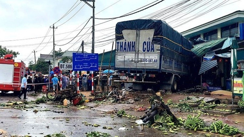 Hiện trường vụ tai nạn giao thông nghiêm trọng tại Quảng Trị. (Ảnh: VGP)