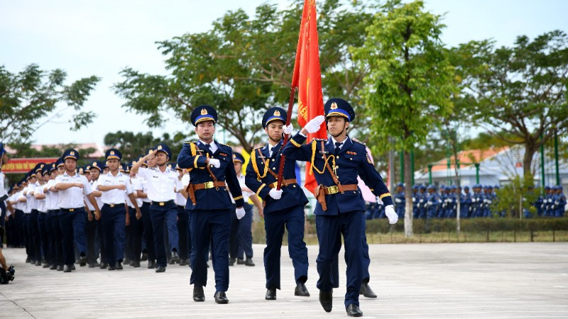 Khối quân kỳ quyết thắng trong Lễ ra quân huấn luyện năm 2026 của Vùng Cảnh sát biển 3. 