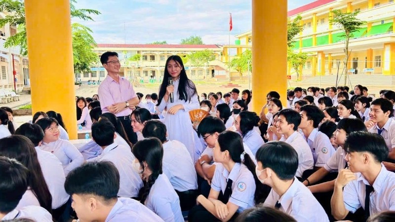 Buổi truyền thông “Trường học không khói thuốc lá” cho học sinh trung học cơ sở và trung học phổ thông.