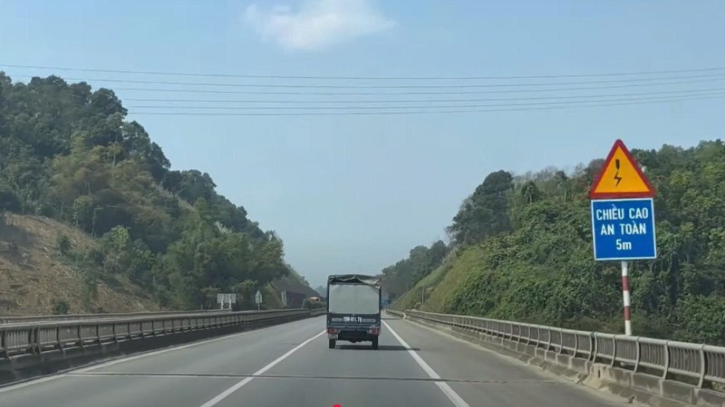 Cao tốc Nội Bài-Lào Cai.