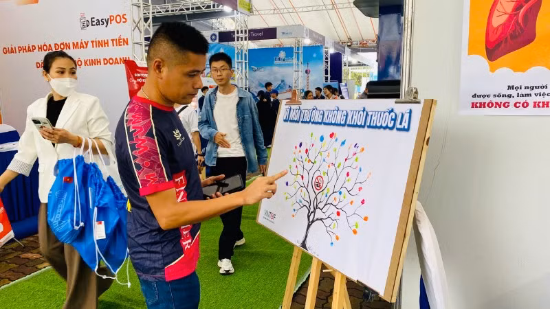 Vận động viên ủng hộ giải chạy không khói thuốc