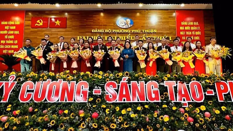 Ban Chấp hành, Ban Thường vụ, Ủy ban Kiểm tra Đảng ủy phường Phú Thuận nhiệm kỳ 2025-2030 ra mắt đại hội