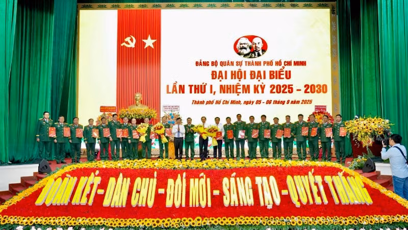 Ban Chấp hành Đảng bộ quân sự Thành phố Hồ Chí Minh nhiệm kỳ 2025-2030. (Ảnh: NGUYÊN PHÚ)