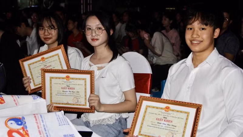 Ba thủ khoa đầu vào của ba ngành: Y khoa, y học cổ truyền và dược học.