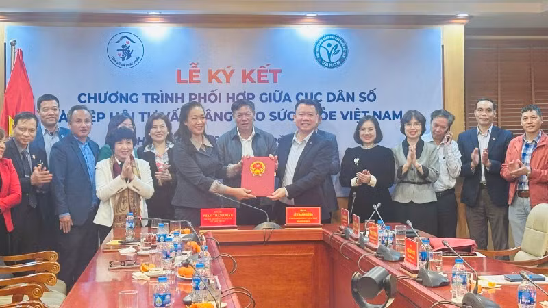 Quang cảnh lễ ký chương trình phối hợp giữa hai đơn vị