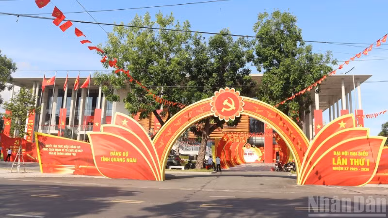 Đại hội đại biểu Đảng bộ tỉnh Quảng Ngãi lần thứ nhất, nhiệm kỳ 2025-2030 xin phép không nhận hoa chúc mừng đại hội.