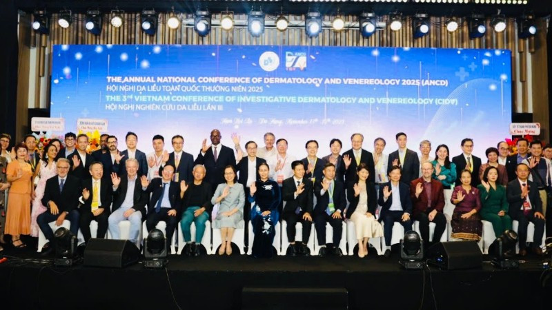 Các đại biểu trong nước và quốc tế tham gia phiên khai mạc Hội nghị Da liễu toàn quốc năm 2025 và Hội nghị Nghiên cứu da liễu Việt Nam lần thứ III.