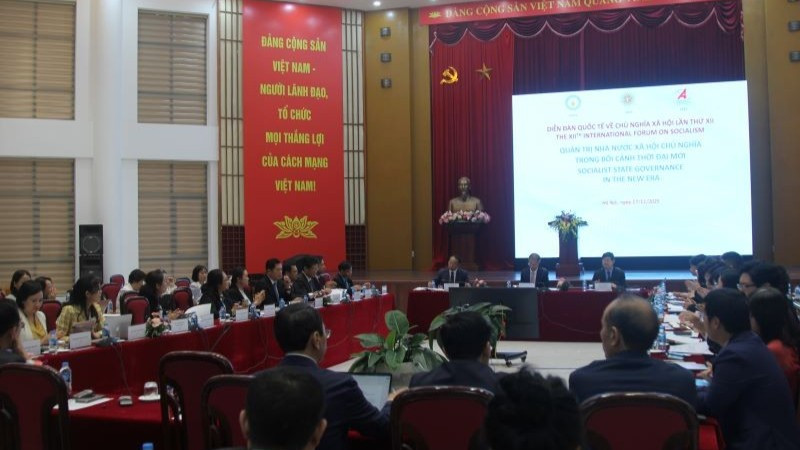 Các nhà khoa học trong phiên thảo luận tại Diễn đàn quốc tế về chủ nghĩa xã hội lần thứ XII.