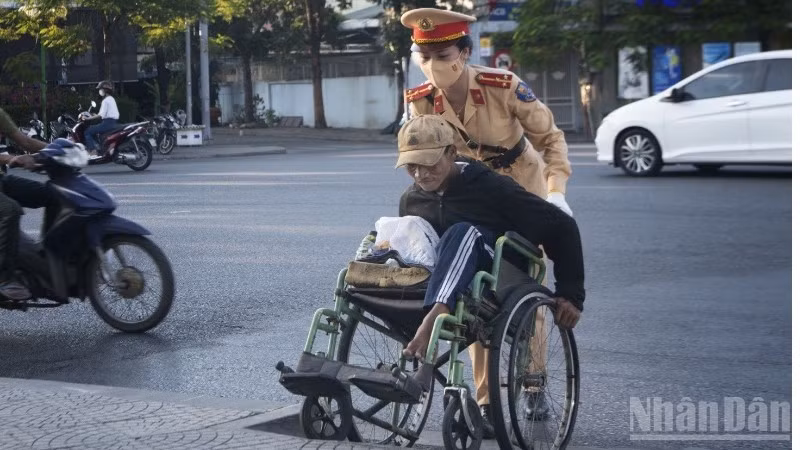 Công an thành phố Huế lan tỏa tinh thần đoàn kết, gắn bó giữa lực lượng Công an và nhân dân. (Ảnh: TRƯƠNG VỮNG)