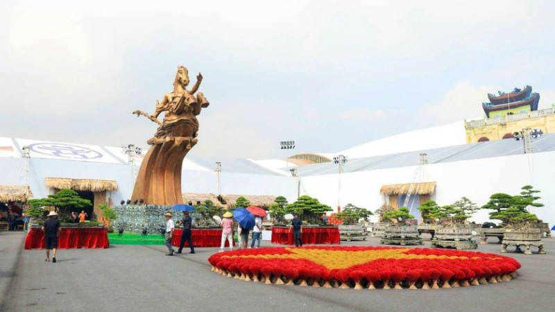 Không gian truyền thống sáng tạo Hà Nội 2025 là một trong những điểm nhấn của triển lãm. (Ảnh: QUANG THÁI)