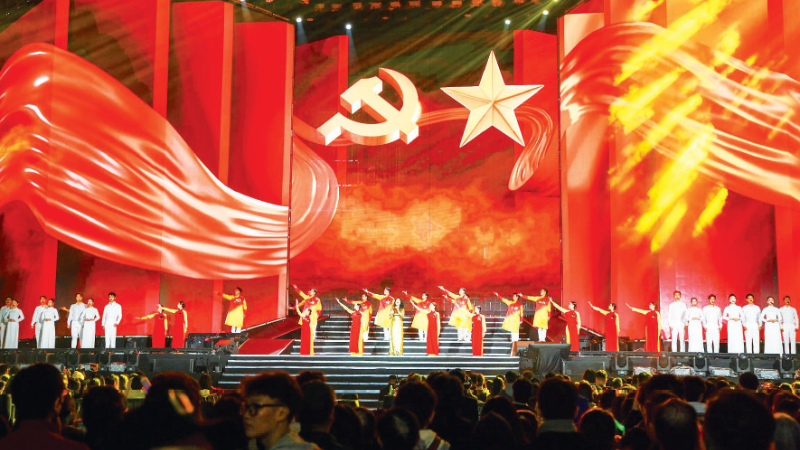 Tiết mục nghệ thuật trong chương trình "Hòa nhạc Ánh sáng". (Ảnh THẾ ĐẠI)