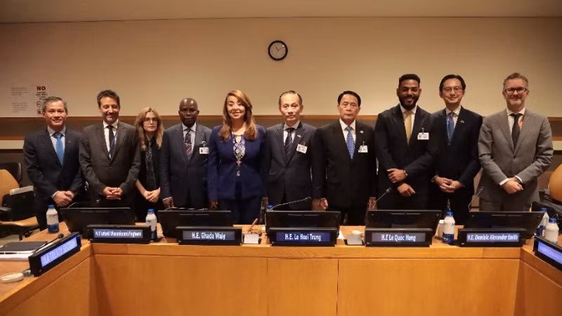 Đồng chí Lê Hoài Trung, Bí thư Trung ương Đảng, quyền Bộ trưởng Ngoại giao và các đại diện quốc tế tại Lễ mở ký Công ước Hà Nội tại Tuần lễ cấp cao Đại hội đồng Liên hợp quốc Khóa 80, ngày 22/9/2025. (Ảnh TTXVN)