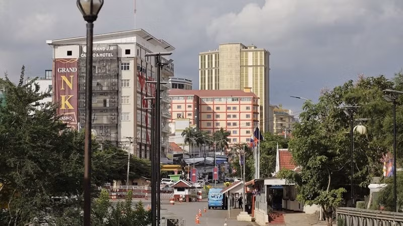 Phía Campuchia được chụp từ trạm kiểm soát biên giới Ban Pakkad ở quận Khlong Yai, tỉnh Chanthaburi, Thái Lan, ngày 16/6/2025. (Ảnh tư liệu: THX/TTXVN)